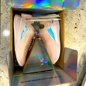 Clove shoes for nurses.